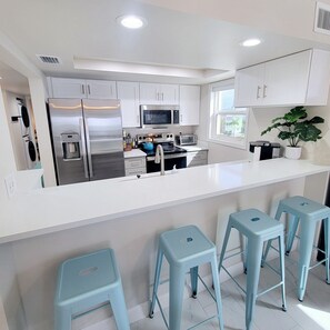 Fridge, microwave, oven, stovetop - BEACH FRONT w/ ROOFTOP DECK! - {Aruba 5} Newly Renovated 2 BR / 2 BA - Walk to Times Square! (Fort Myers Beach)