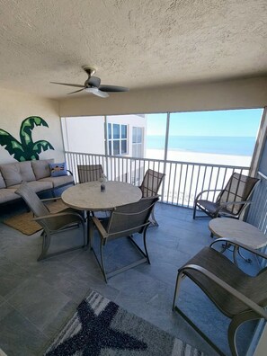 Outdoor dining - Bay to Beach - Aruba 6 2 BR / 2 BA (Fort Myers Beach)