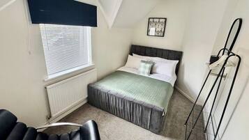 Iron/ironing board, WiFi, bed sheets