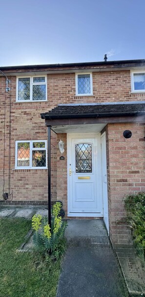 Exterior detail - Homely 2 bedroom house, parking (Kidlington)