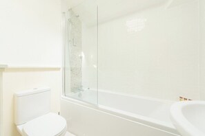 Shower, hair dryer, towels - Mill View-an idyllic base to explore The Cotswolds (Northleach)