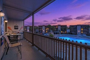 Outdoor dining - Inlet Point Villas 11D - Pool View (North Myrtle Beach)