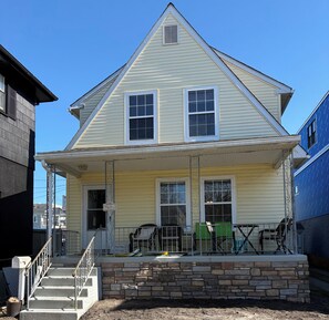 Exterior - Fun location 5-bedroom house with AC in Heart of Marina District, Margate City (Margate City)