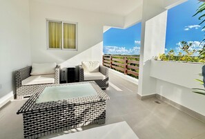 Terrace/patio - Perfect 2-bedroom building with AC in welcoming Punta Cana (Punta Cana)