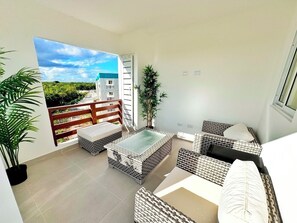 Terrace/patio - Perfect 2-bedroom building with AC in welcoming Punta Cana (Punta Cana)