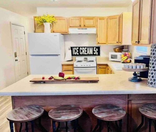 Pet-Friendly West Plains Pad < 1 Mi to Dtwn!