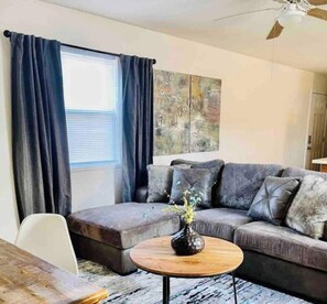 Living area - Pet-Friendly West Plains Pad < 1 Mi to Dtwn! (West Plains)