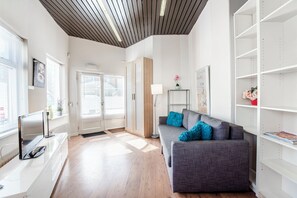 TV - Stop & Stay 1: Studio for 3. (Zandvoort)