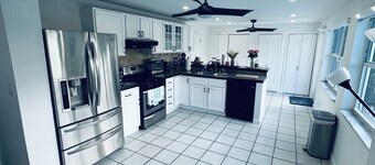 3-bedroom house in lovely Cutler Bay with AC and comfort