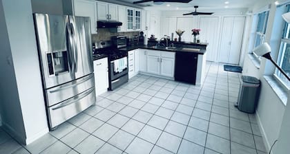 3-bedroom house in lovely Cutler Bay with AC and comfort