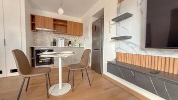 Appartement, 1 queensize bed, kitchenette, uitzicht op stad | Interieur