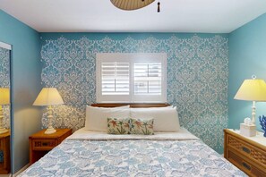 Iron/ironing board, free WiFi - Optimal Beachfront Location on Treasure Island. Heated Pool. No Car Required! (Treasure Island)