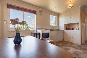 Private kitchen - Classic 3 Bedroom Holiday Home (Twizel)