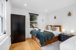 Iron/ironing board, WiFi, bed sheets - 2 Bedroom Flat 2min walk from Canada Water station for Contractors,Group,Family. (London)