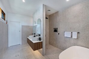Shower, hair dryer, towels, soap - SiX Huskisson: Statement luxury home, all ensuite bedrooms, walk everywhere (Huskisson)