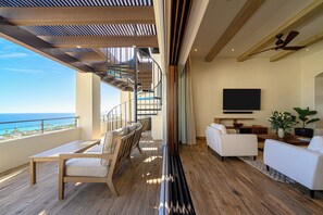 TV, fireplace - Brisas del Mar Oceanview Penthouse Beachclub/Yacht Membership (San José del Cabo)