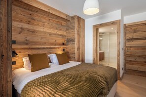 4 habitaciones, tabla de planchar con plancha, internet y ropa de cama 