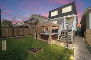 Outdoor spa tub - Jacuzzi, Movie Theater, Game Room, Gym, Arcade, Backyard, King Ste, Portage Park (Chicago)