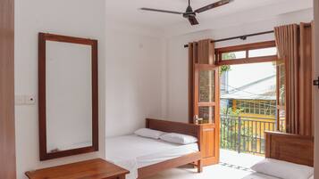 Comfort Double Room, Balcony | Desk