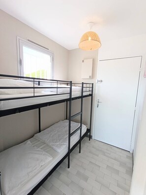 Room - AS27122-Studio cabin-parking-air conditioning -600m sea (LE GRAU DU ROI)