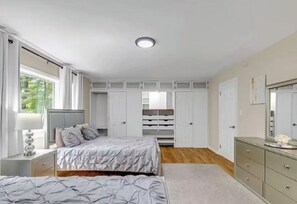 Tabla de planchar con plancha, wifi y ropa de cama 