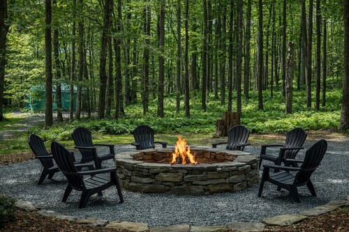 Maple Farm Cabins on Private 450 Acres - Lake - Professional Kitchen, Playground