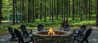 Maple Farm Cabins on Private 450 Acres - Lake - Professional Kitchen, Playground