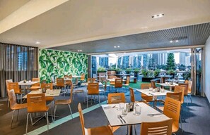Dining - Stylish Stay in Prime Location (Gold Coast)