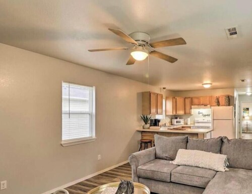 West Plains 2BR Near Downtown Pet Friendly Stay