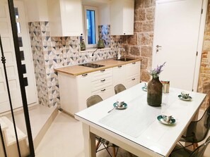 Fridge, microwave, oven, stovetop - Your Private Escape in the Heart of Split (Split)