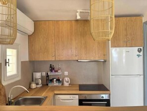 Fridge, oven, stovetop, dishwasher - Stairway to Heaven - Your Serene Mykonos Escape with Breathtaking Sea Views (platis gialos)