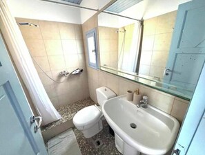 Shower - Stairway to Heaven - Your Serene Mykonos Escape with Breathtaking Sea Views (platis gialos)