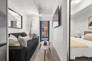 1 bedroom, iron/ironing board, WiFi, bed sheets - Stylish 1BR by Riverwalk & Eau Claire DT (Calgary)