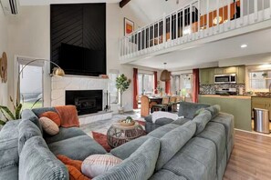 Living area - Private Heated Pool! Hot Tub, Fire Pit, Game Room! (East Stroudsburg)