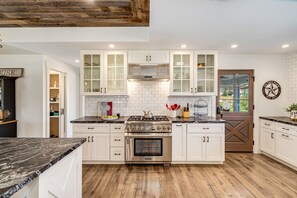 Fridge, microwave, oven, stovetop - The Carneros Vineyard Estate Pool + Outdoor Kitchen (Sonoma)