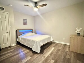 Room - Newly Furnished Home In Central Phoenix (Phoenix)