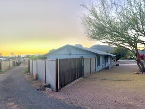 Exterior - Newly Furnished Home In Central Phoenix (Phoenix)