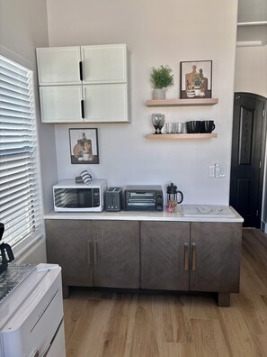 Private kitchen - Modern Mediterranean Casita (Chandler)