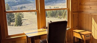 Beautiful 3-bedroom barn apartment right next to Yellowstone National Park