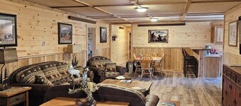 Beautiful 3-bedroom barn apartment right next to Yellowstone National Park