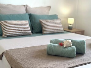 Iron/ironing board, WiFi, bed sheets - 5 minutes from the beach, Villa Caribéenne Saint François - 2 Bedrooms, Garden. (Saint-François)