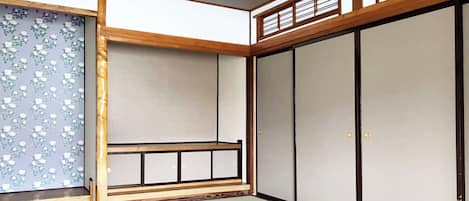Basic Room | Free WiFi, bed sheets