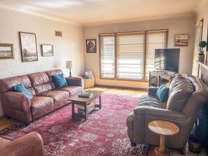 Living area - Historic Cottage in Tree District in Laramie (Laramie)