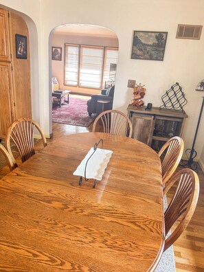 Dining - Historic Cottage in Tree District in Laramie (Laramie)