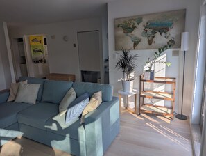 Living area - Stylish Mount Pleasant Townhouse | Walkable, Pet Friendly Stay (Vancouver)