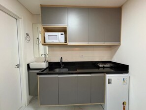 Classic Apartment, City View | Dapur peribadi