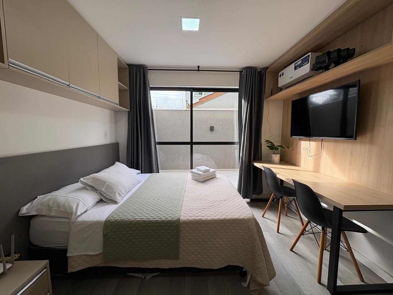 Classic Apartment, City View