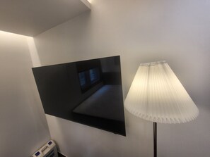 Standard Double Room | Television - LUVO SIGNATURE HOTEL (SEOUL)