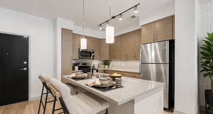 Modern Luxe Apt in Downtown Crown.
Pool • Gym • Walkable
