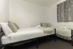 Iron/ironing board, WiFi, bed sheets - The City Comfort Heaven (Manchester)
